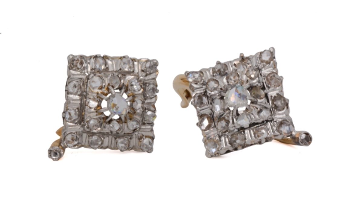Boucles D'oreilles Anciennes Cornaline Sculptée Et Jade Plaqué Or - Style Moderniste - Occasion