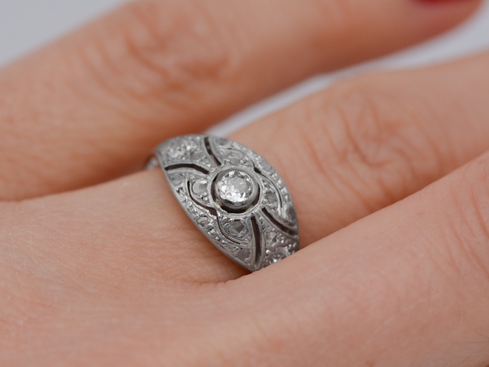 Bague Art Déco ancienne en platine avec dôme serti de diamants, bijou vintage