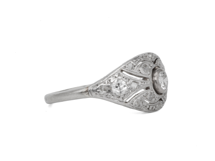 Bague Art Déco ancienne en platine avec dôme serti de diamants, bijou vintage