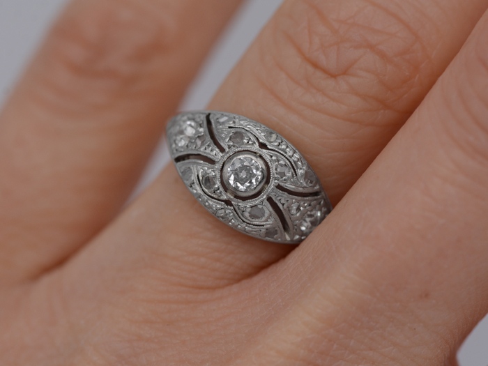 Bague Art Déco ancienne en platine avec dôme serti de diamants, bijou vintage