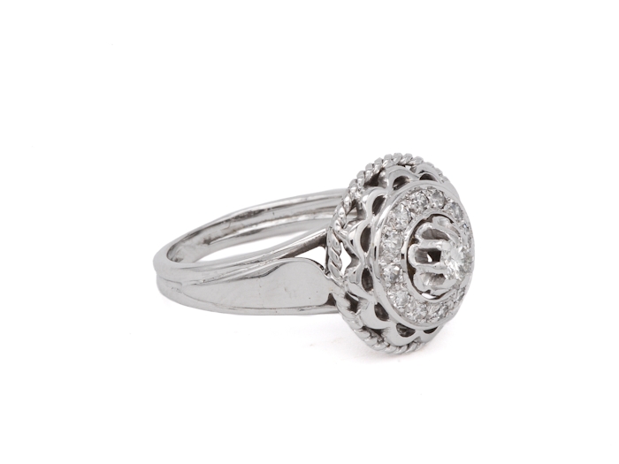 Bague de fiançailles Art Déco en or blanc et platine avec diamant central