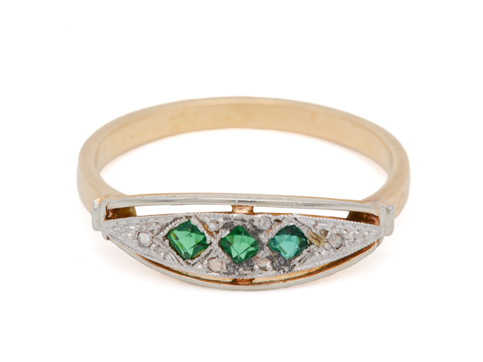 Bague jarretière Art déco en or 18 carats, pierres vertes et diamants taille rose